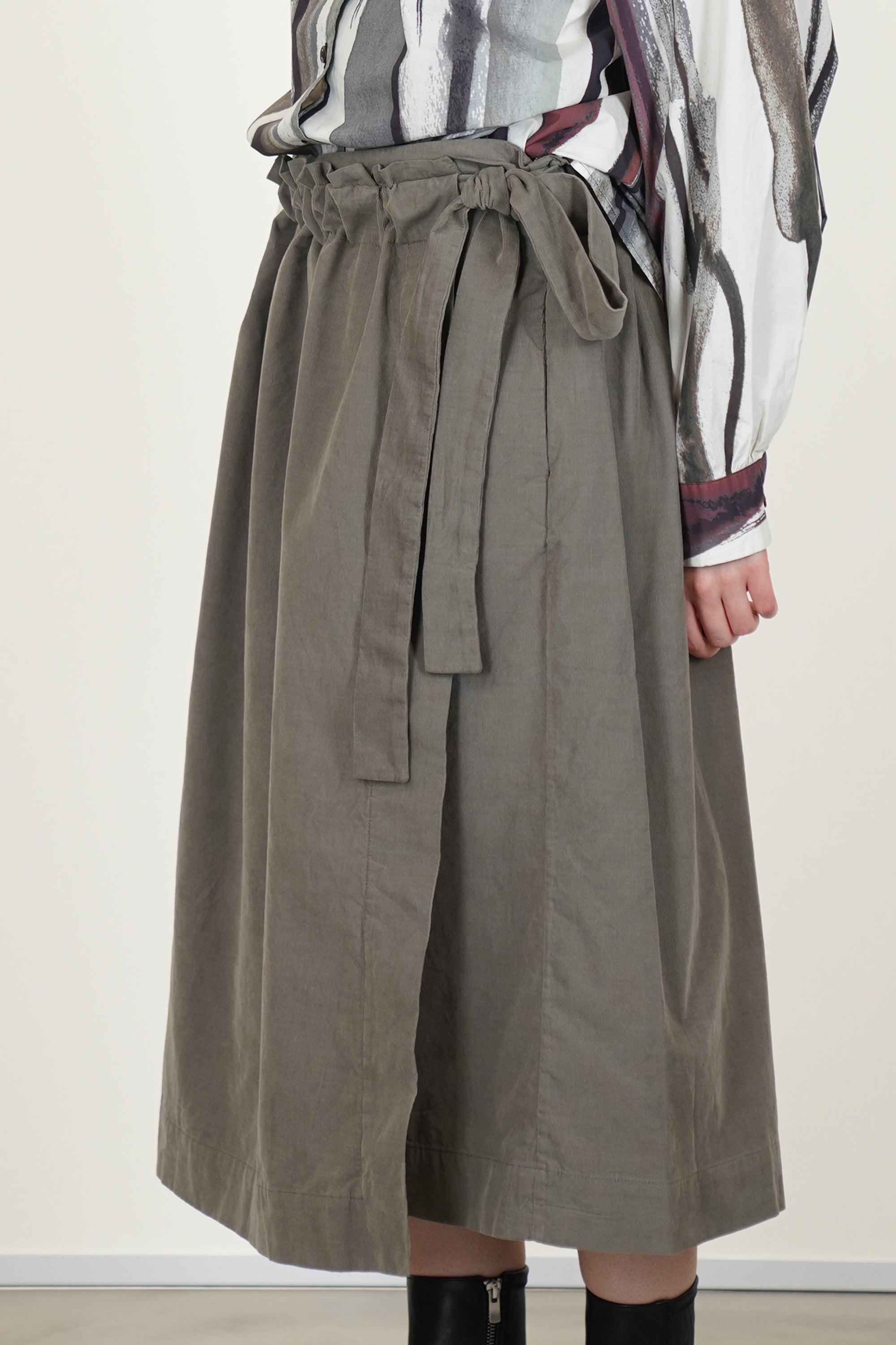 rose skirt pin cord light khaki