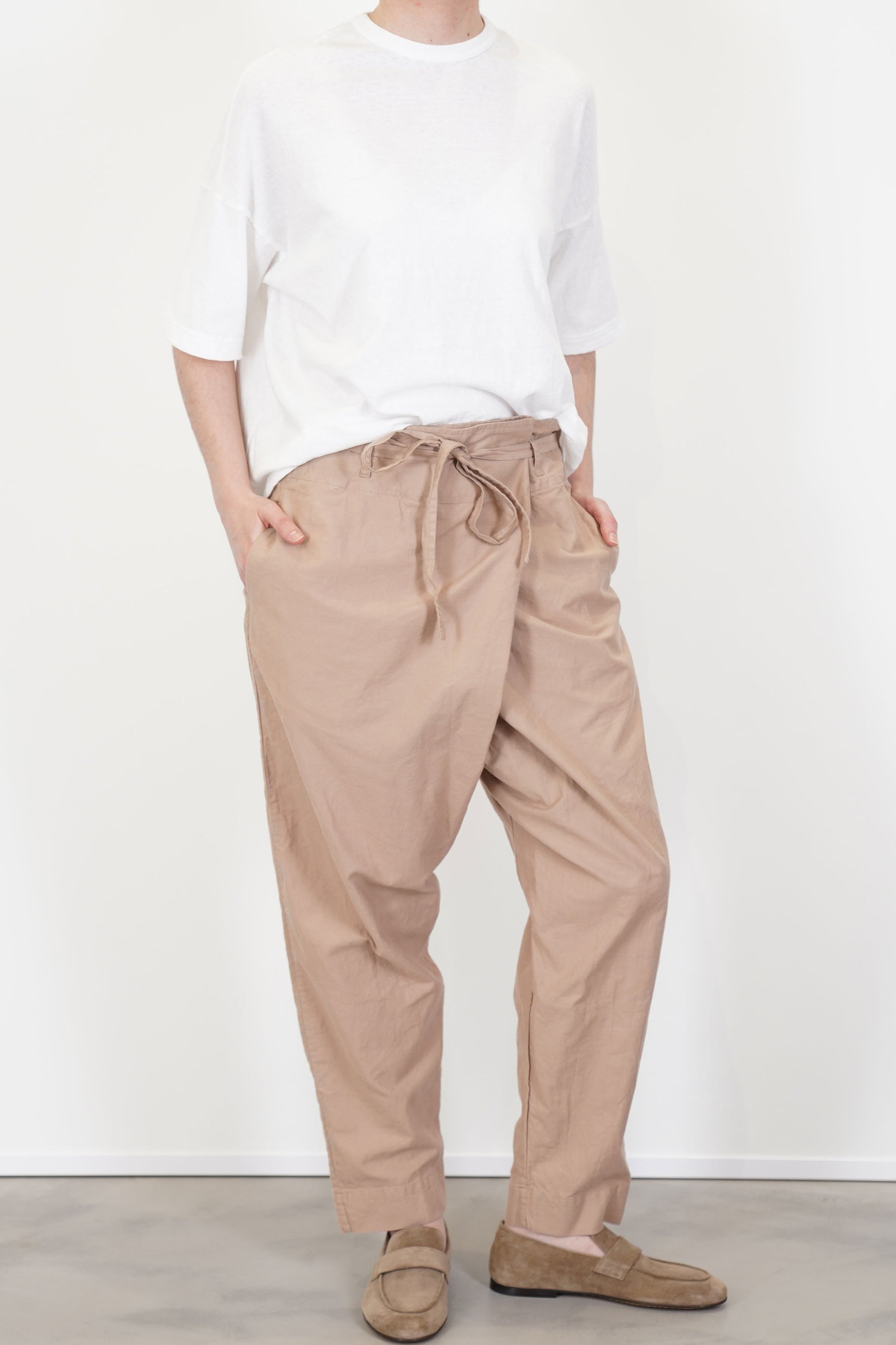 model wears casey casey tied sarouel pant cotton beige in a relaxed fit