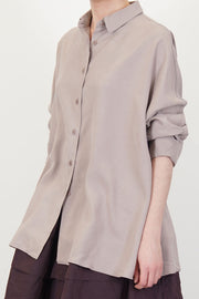 model wears casey casey waga ls shirt silk dusty viola in a relaxed and style look