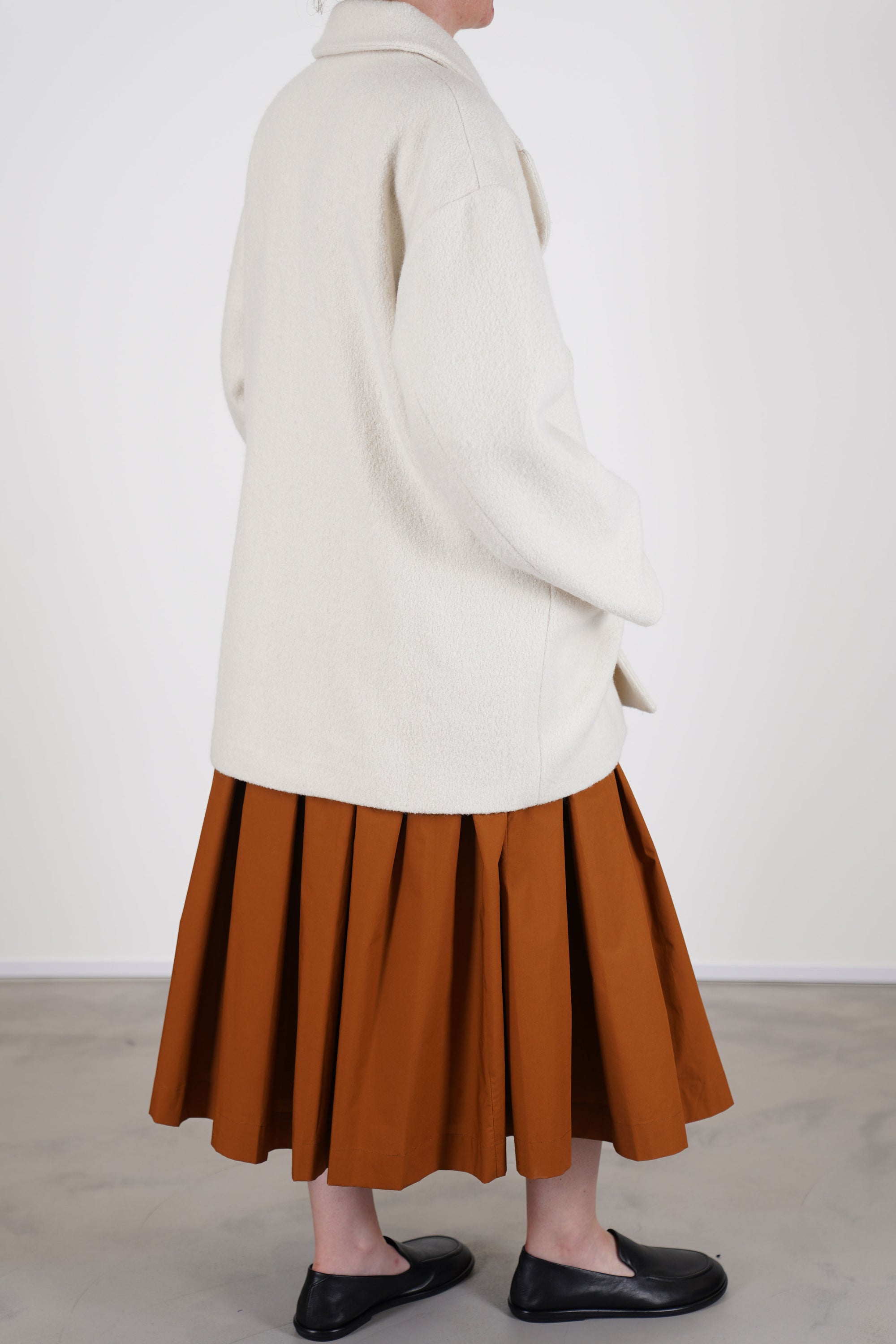 side view of école de curiosités coat claus boiled wool ecru wide sleeves that provide a graceful drape 