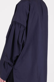 side view of école de curiosités shirt basil dark navy long sleeves, enhanced by subtle gathered details at the upper arms and tapered narrow fit at the cuffs. 
