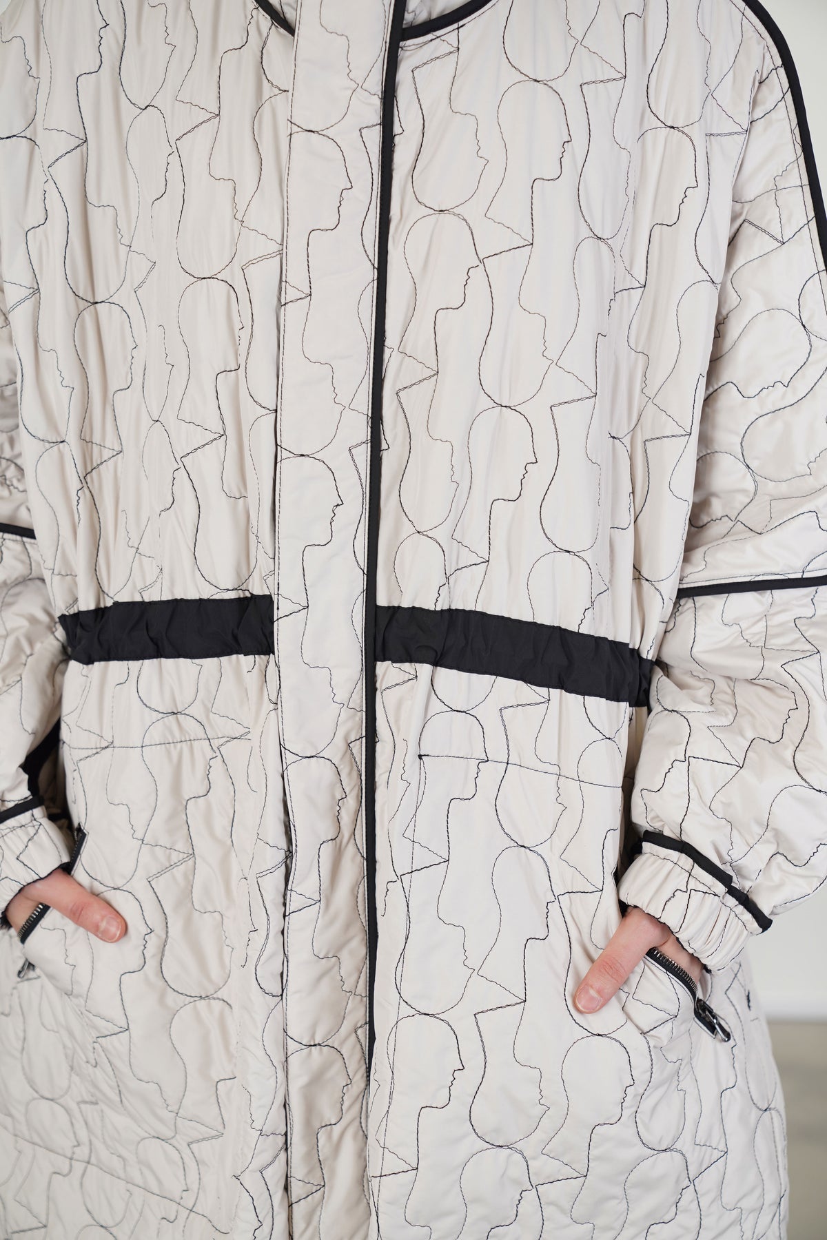 reversible sungjin coat black / cream