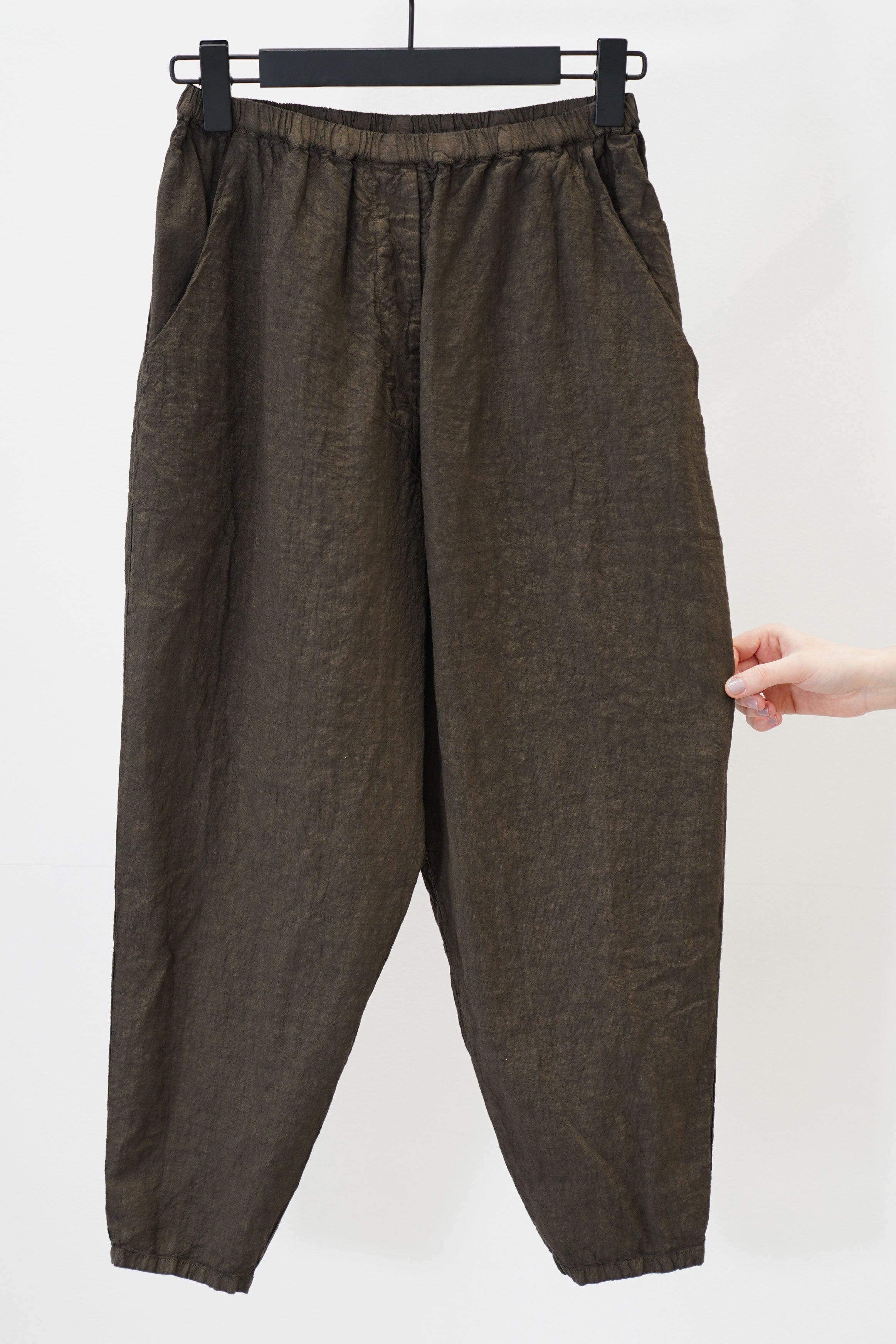 worker pant yilin trash