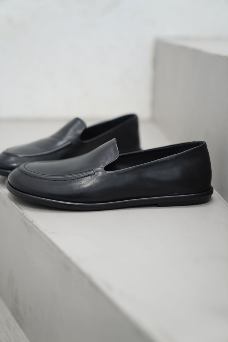 mienne 101 leather loafers black