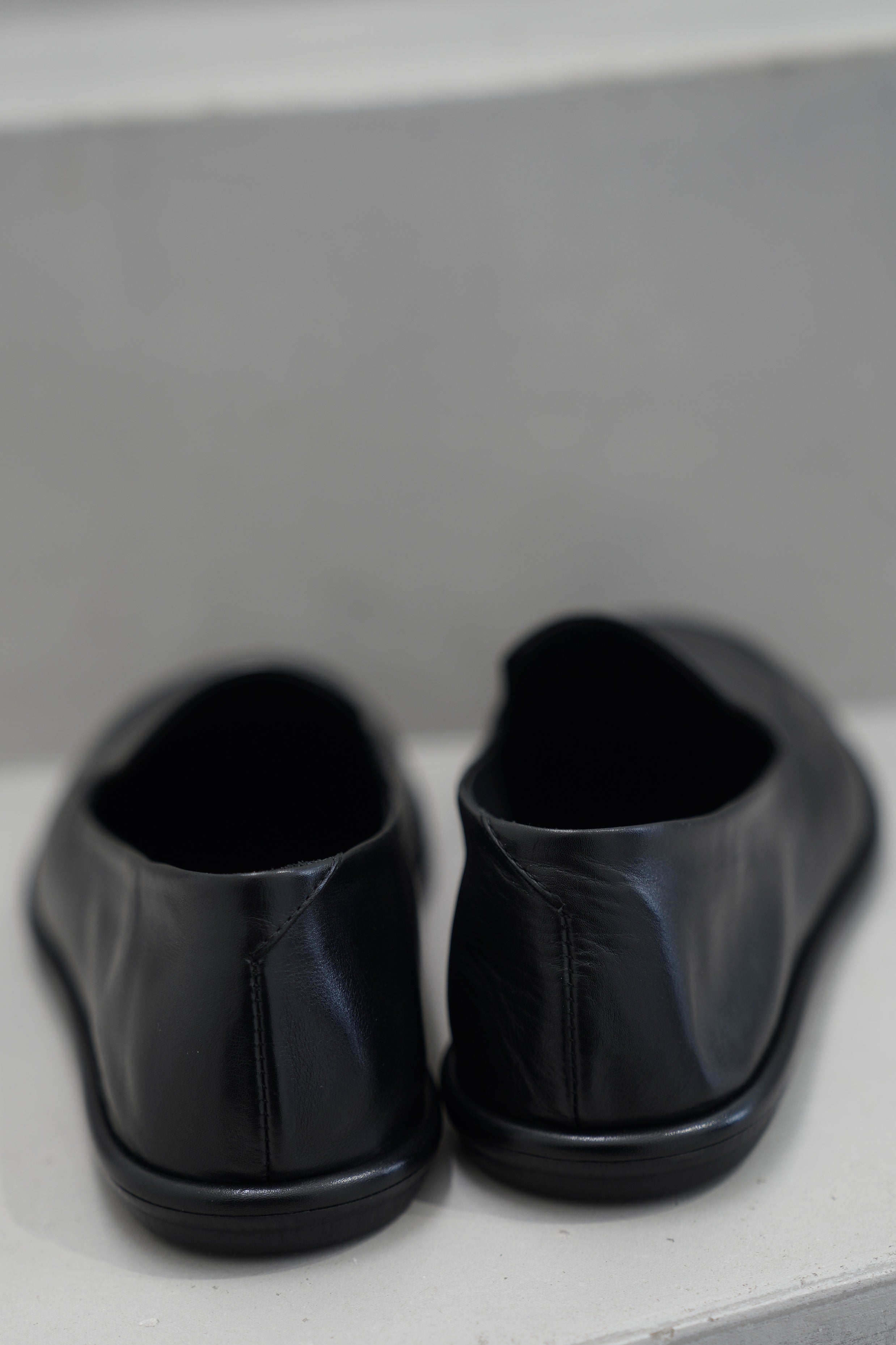 mienne 101 leather loafers black
