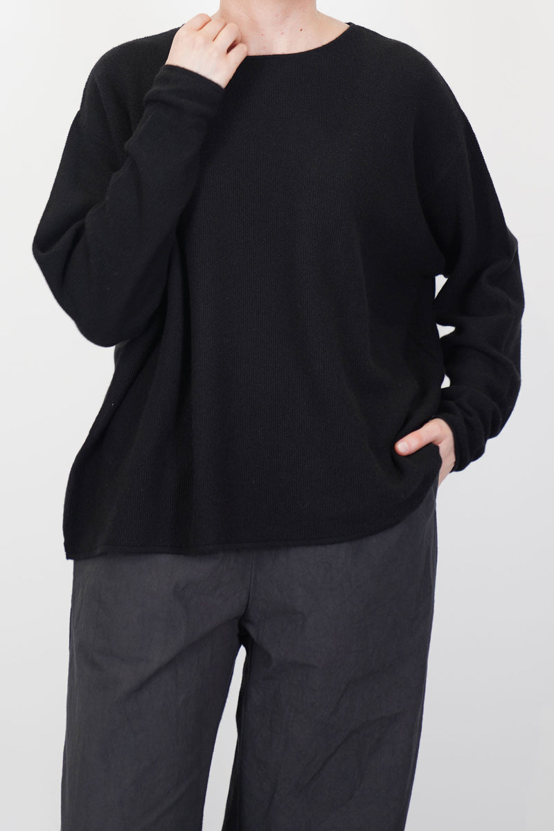 front view of oyuna bagi pullover cashmere black