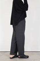 model wearing oyuna passage trousers earth