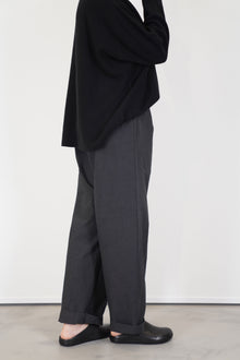 model wearing oyuna passage trousers earth