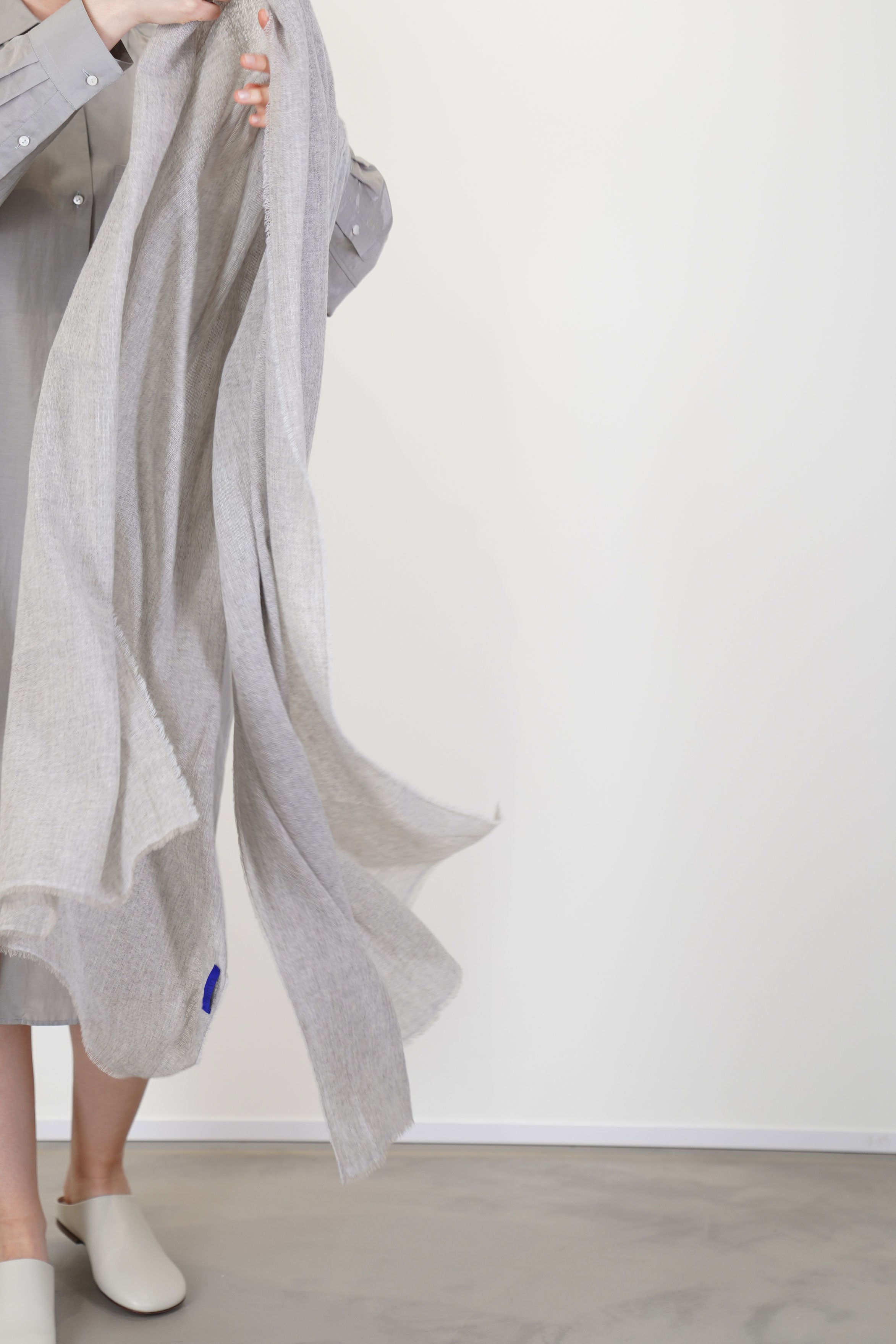 sera shawl cashmere mist