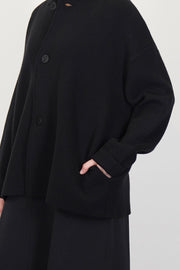 detail view of oyuna wind knitted jacket cashmere black side pocket detail