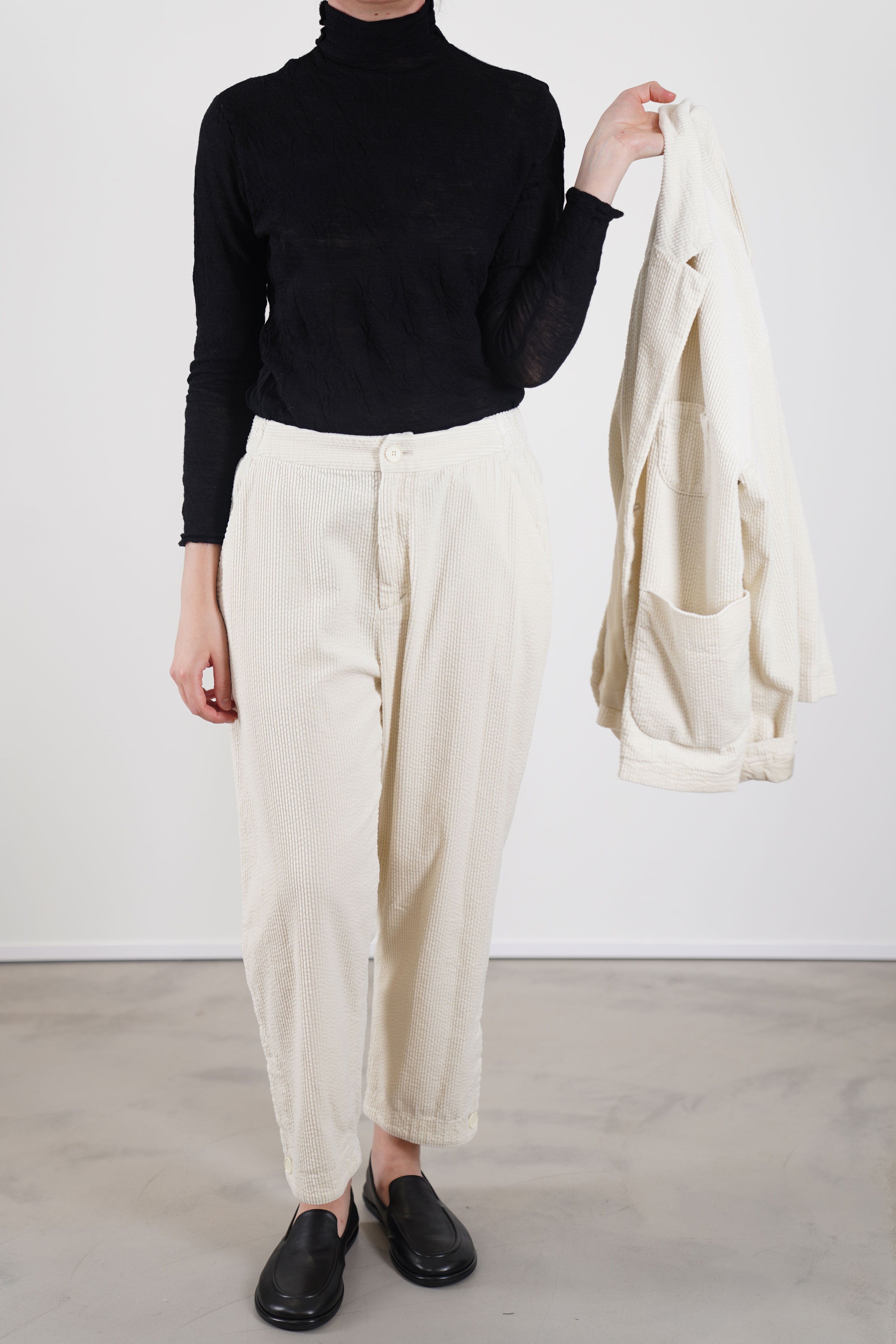 pas de calais アイボリー カジュアルパンツ 36 pas de calais corduroy tapered pants ivory | carrousel the store