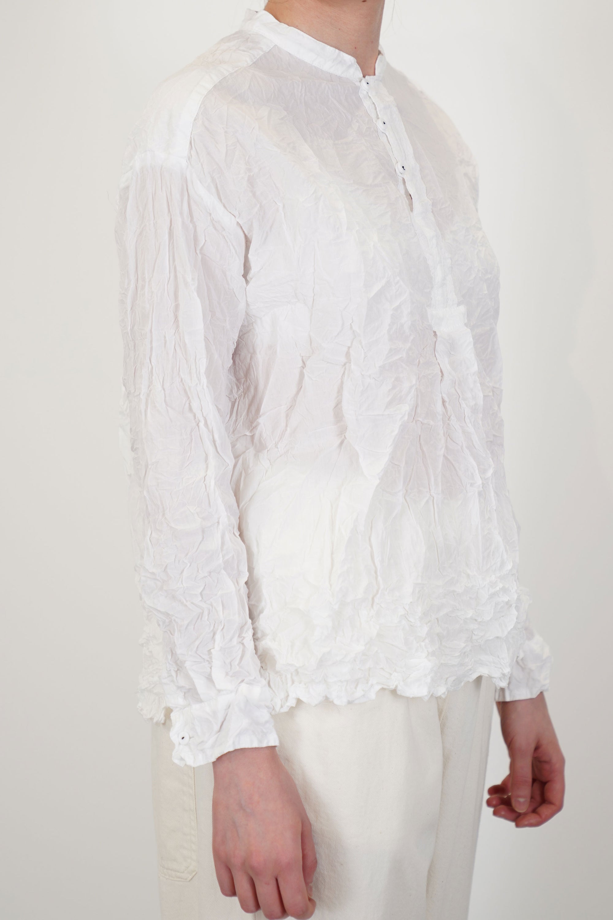 profile view of pas de calais crinkle stand collar shirt white long sleeves and crinkled material
