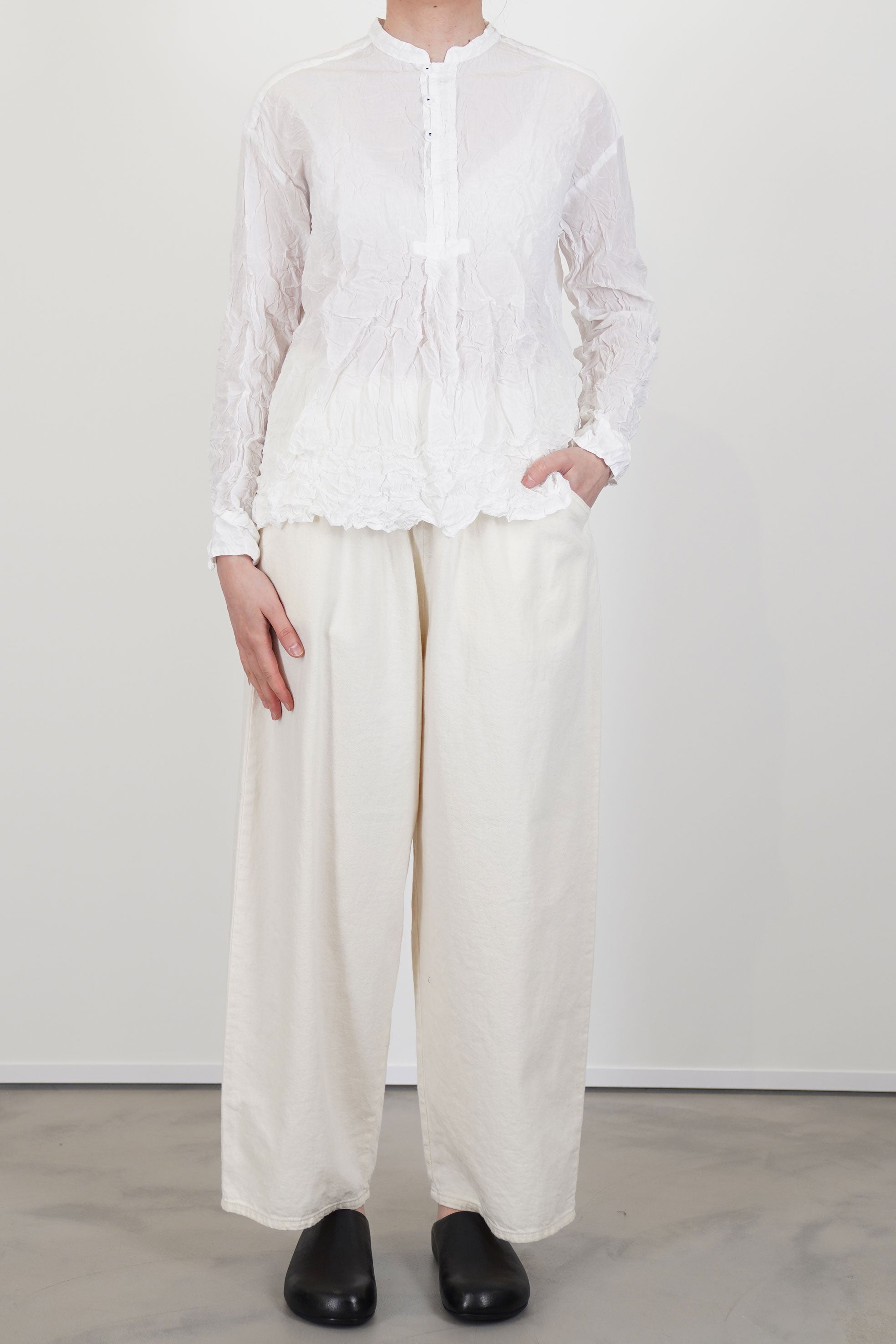 model wearing pas de calais crinkle stand collar shirt white
