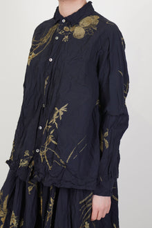 front view of pas de calais japonism flower print shirt navy