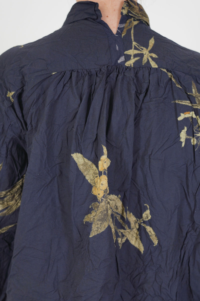 close up of pas de calais japonism flower print shirt navy back v-neck detail at the collar
