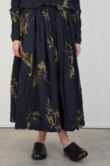 front view of pas de calais japonism flower print skirt navy