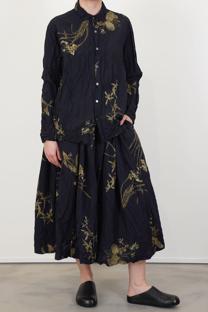 model wearing pas de calais japonism flower print skirt navy