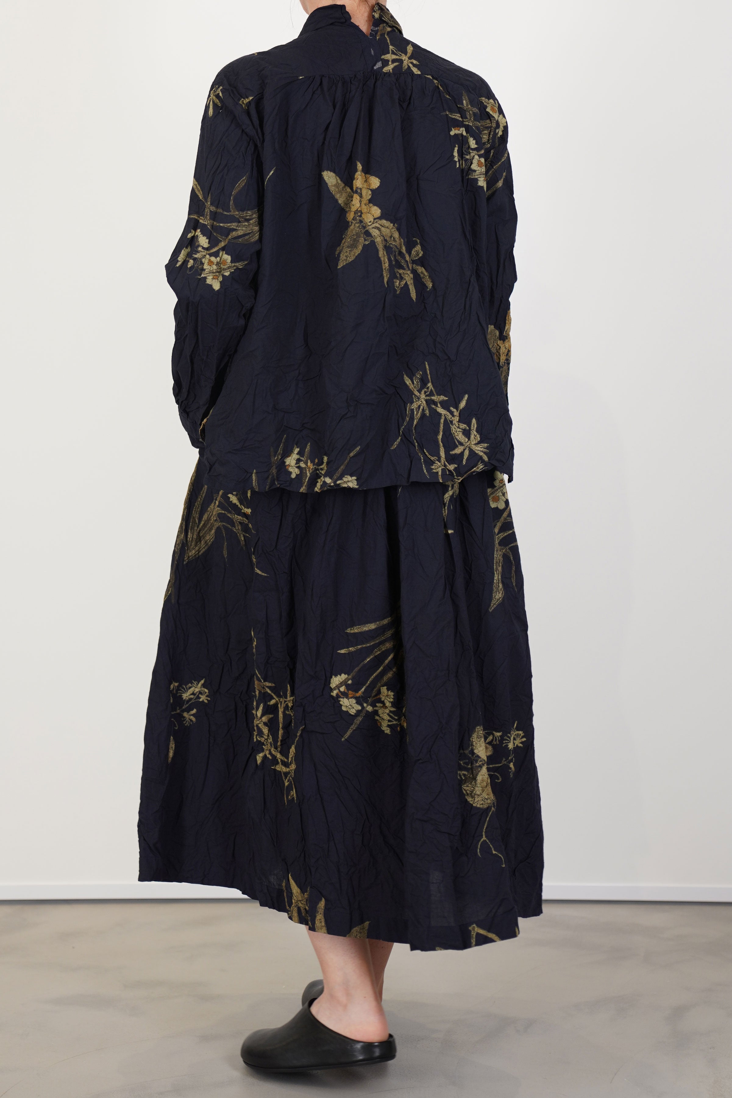 back view of pas de calais japonism flower print skirt navy
