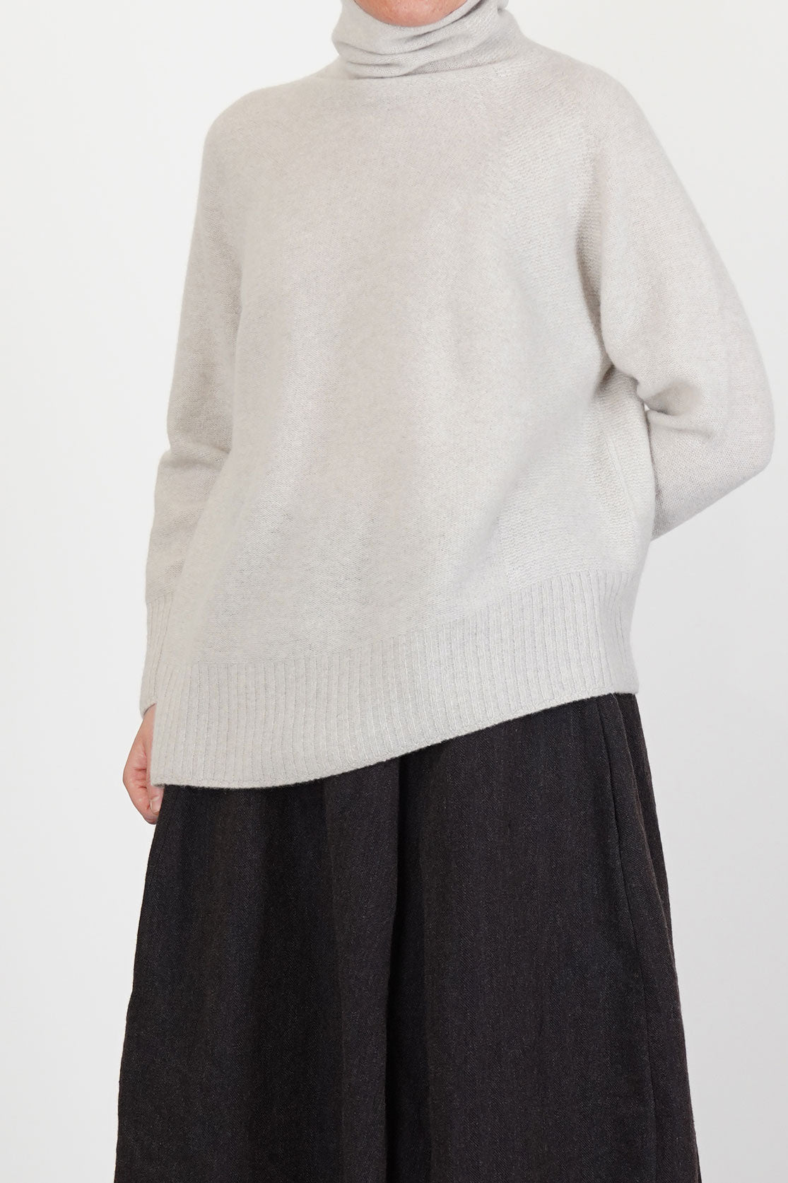 loose turtleneck pullover wool greige