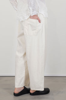 profile back view of pas de calais natural denim easy pants ivory back patch pocket details