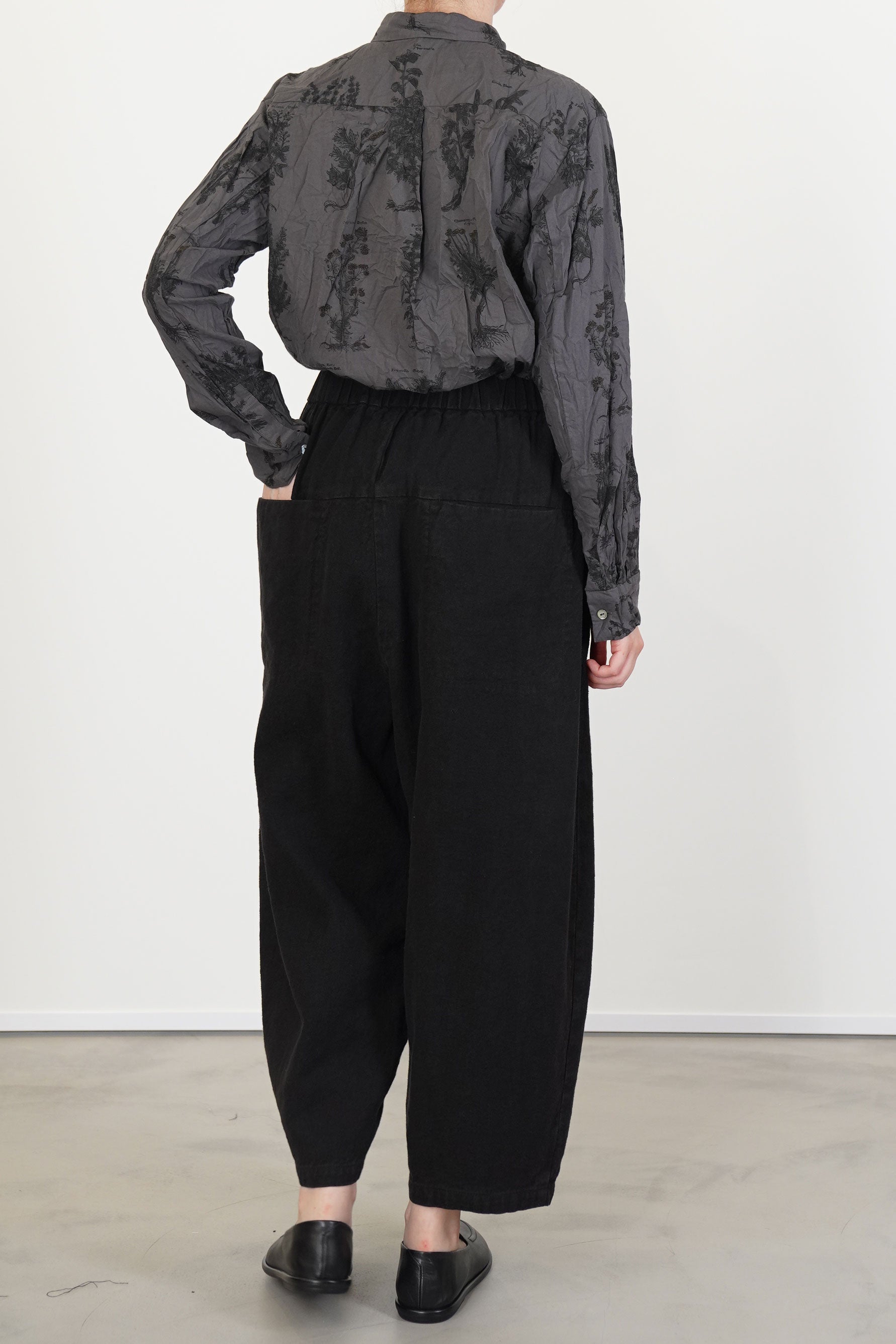 relaxed pants black