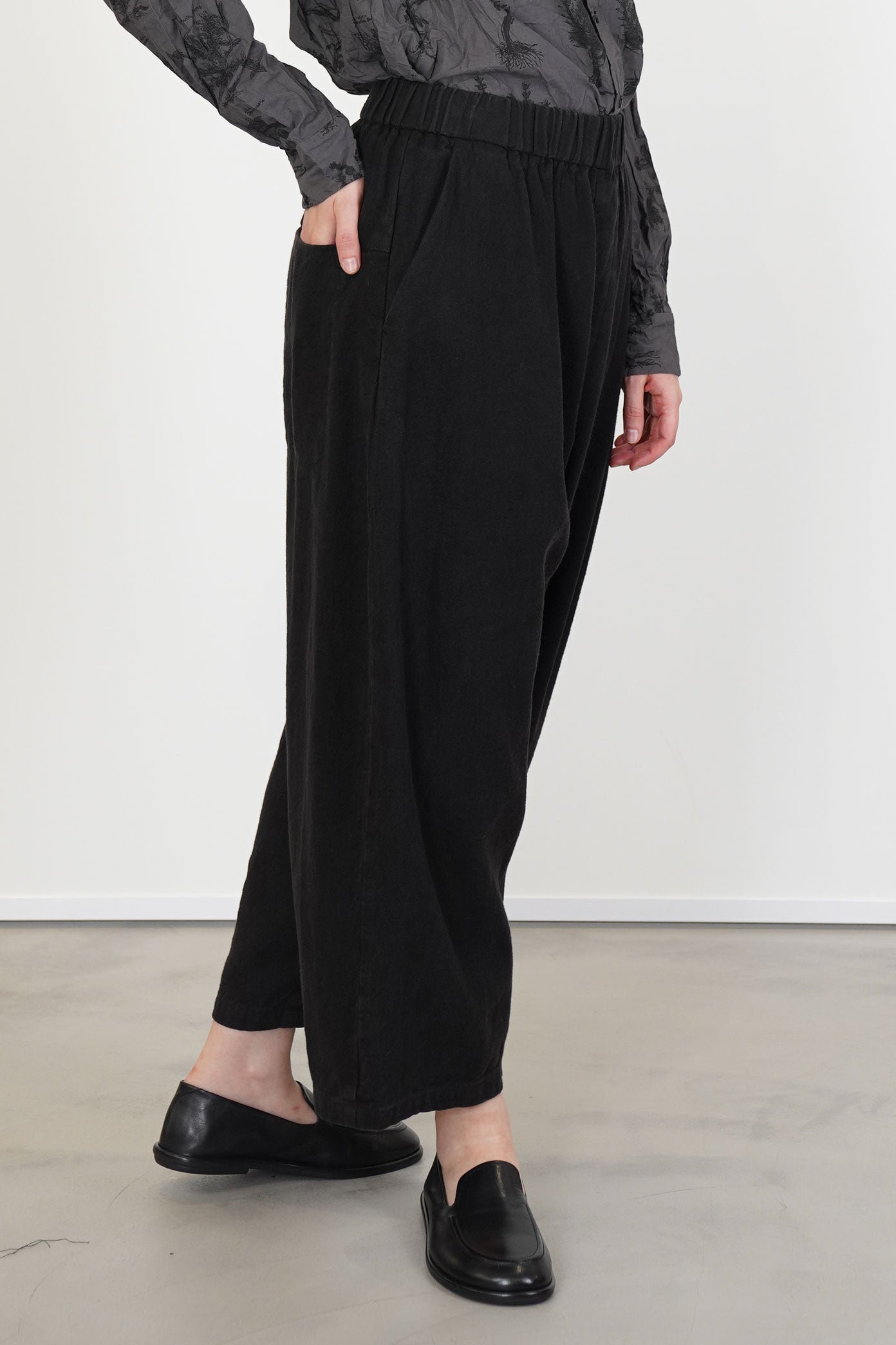 relaxed pants black