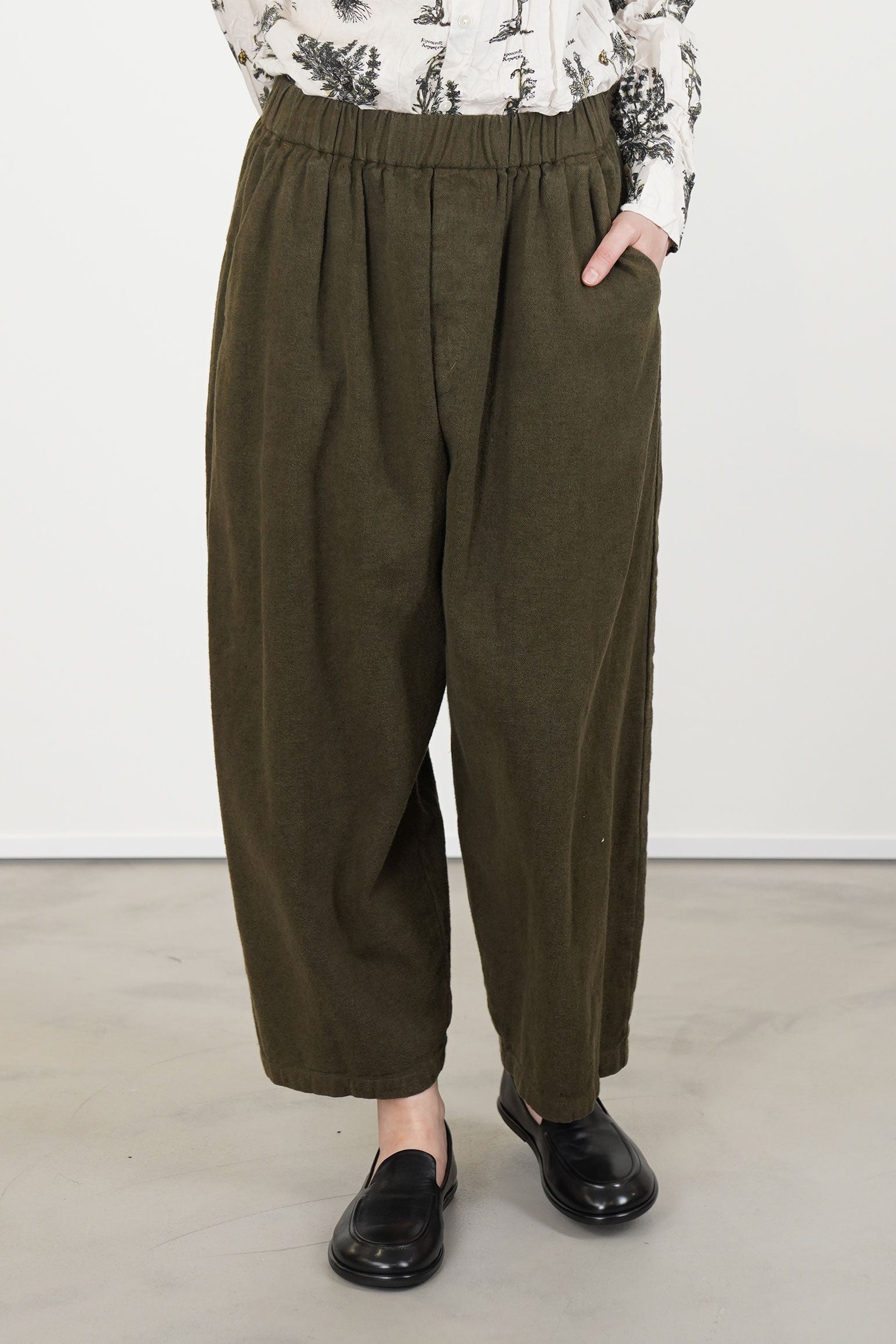 relaxed pants khaki