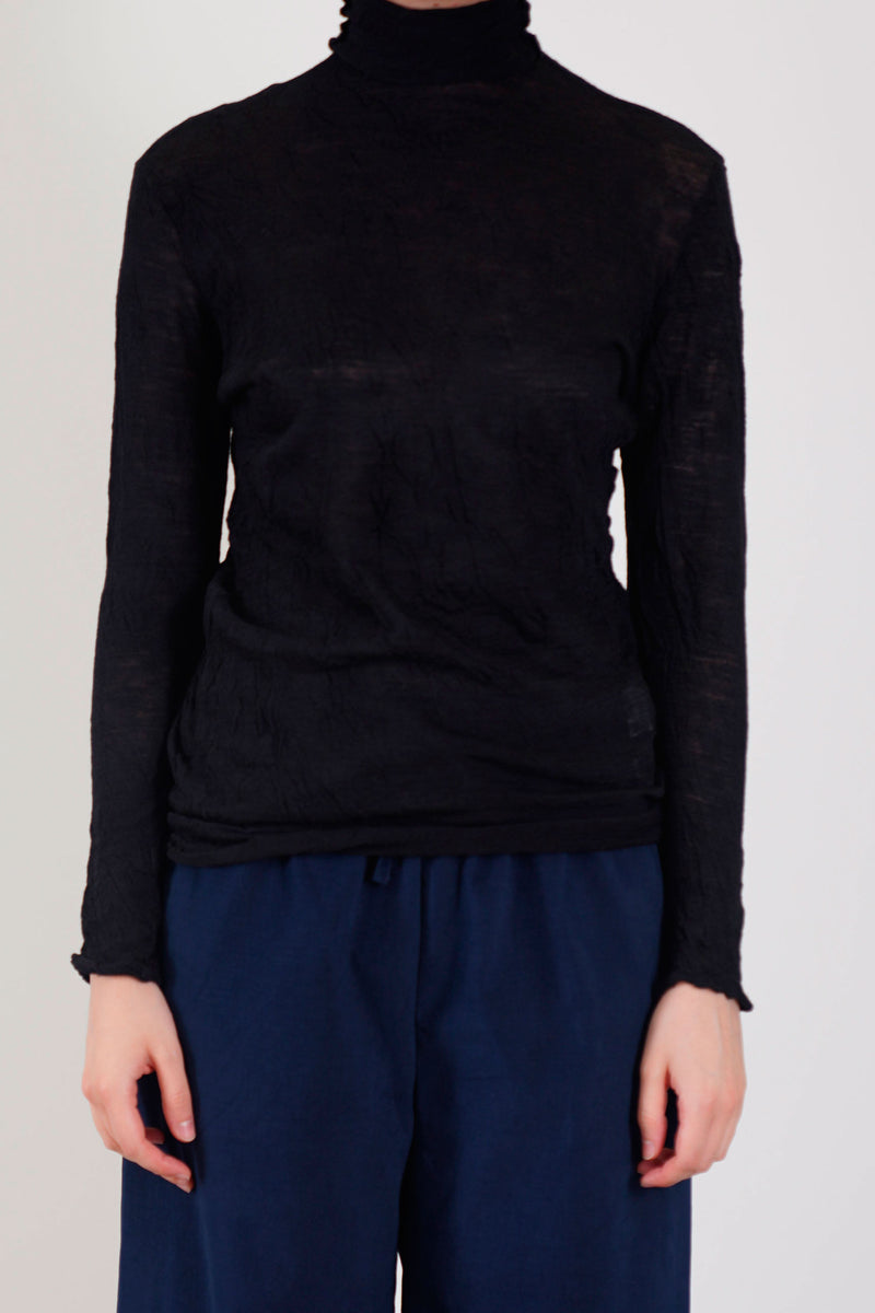 wool gauze crinkle turtleneck black
