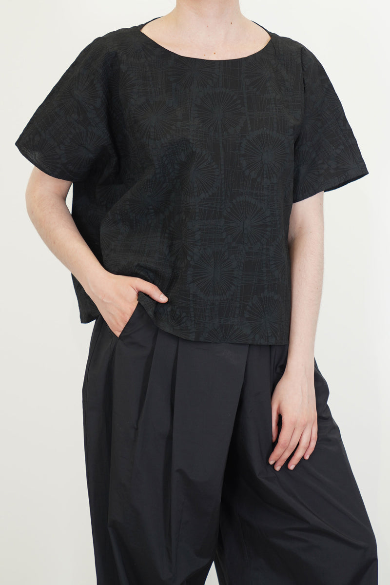boundy print boat neck blouse black