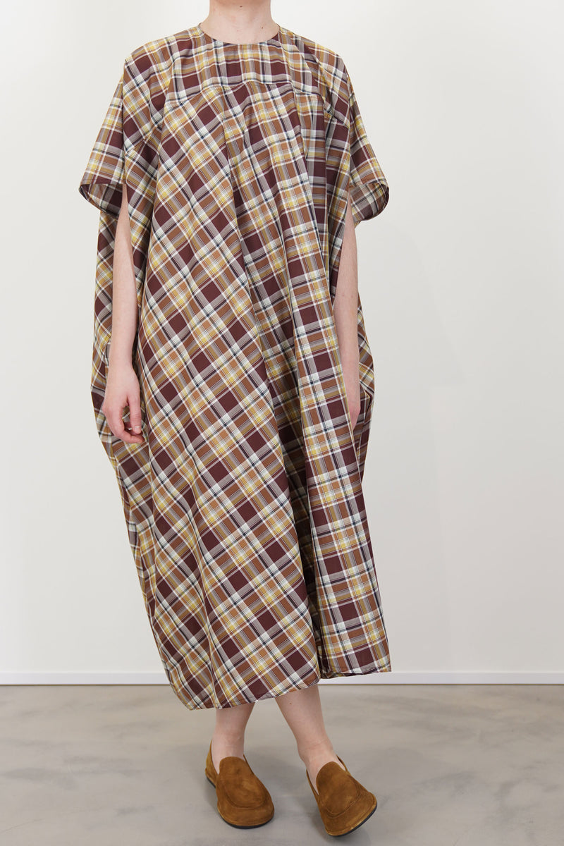 frontview of sofie d'hoore dress daiki check toffee generous and flowy fit