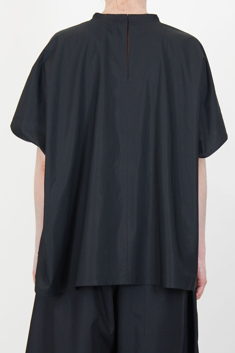 back view of sofie d'hoore shirt basker black hidden buntton closure and architectural proportions