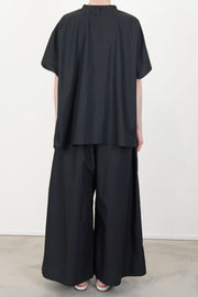back view of model wearing sofie d'hoore shirt basker black