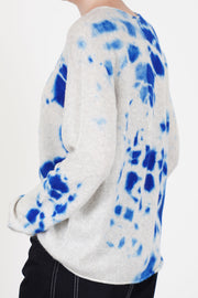 profile view of suzusan cashmere seamless pullover long royal blue light grey rolled up details at the hemline and cuffs.
