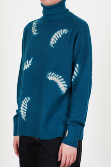 suzusan cashmere seamless turtleneck pull dark teal sand crafted in ultra soft cashmere material and hand dyed using the makinui shibori technique. 