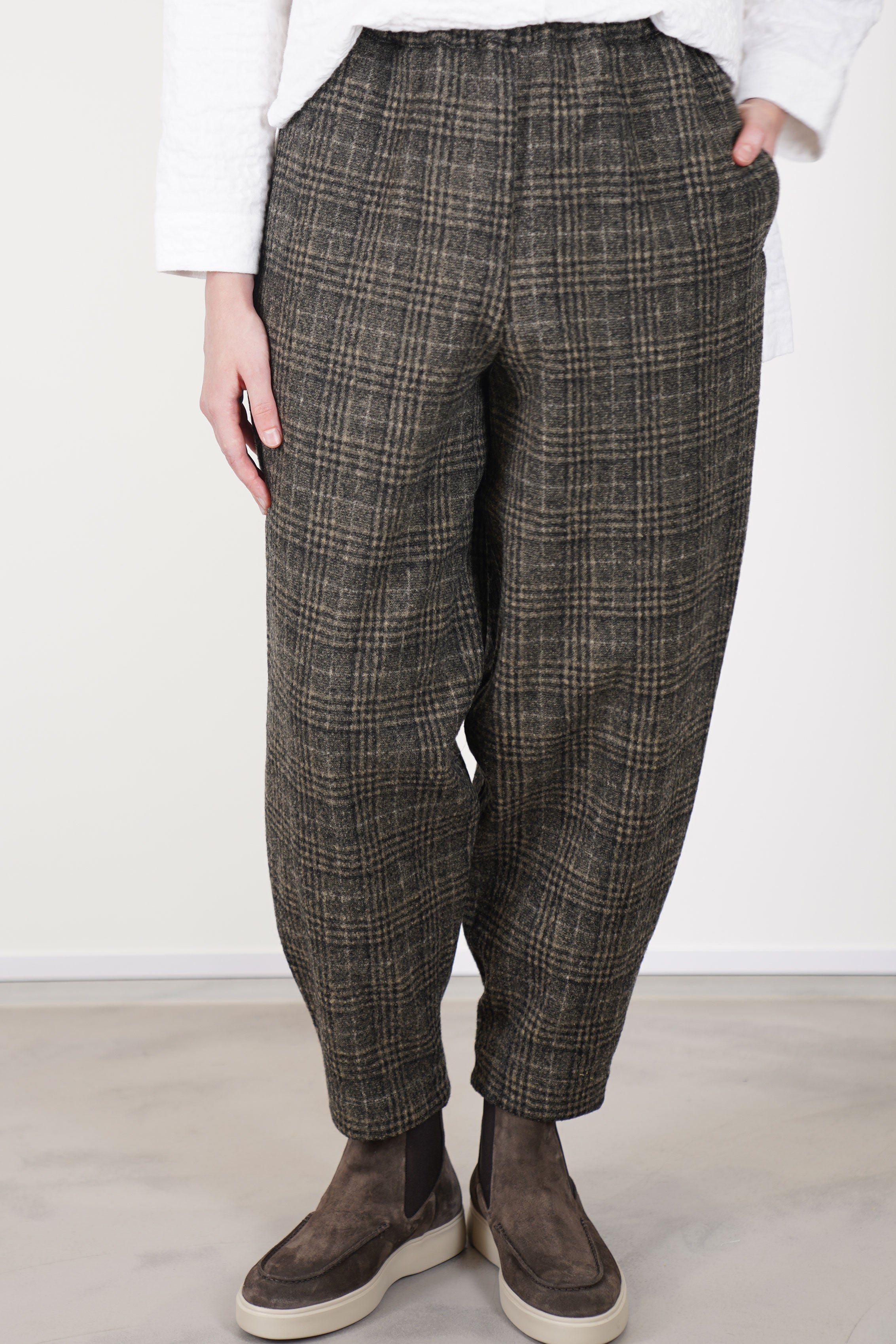 acrobat trousers wool cardamom