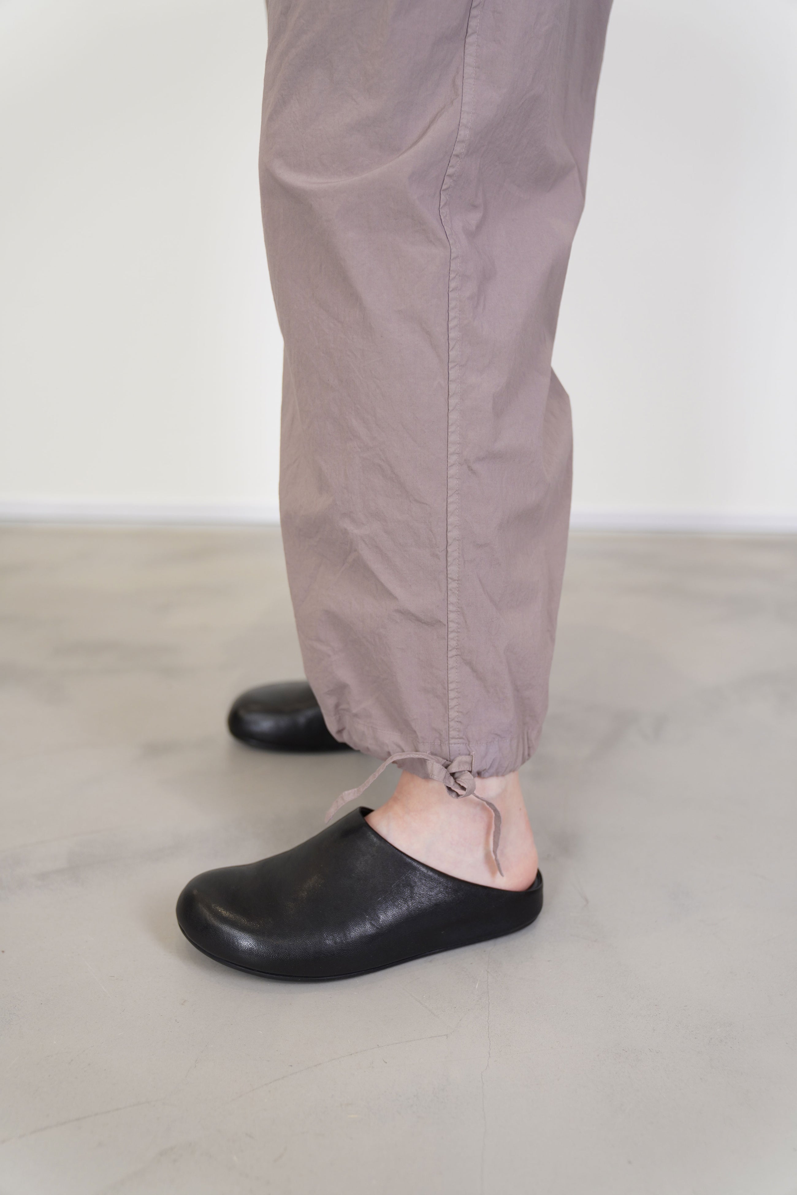string belt trousers taupe
