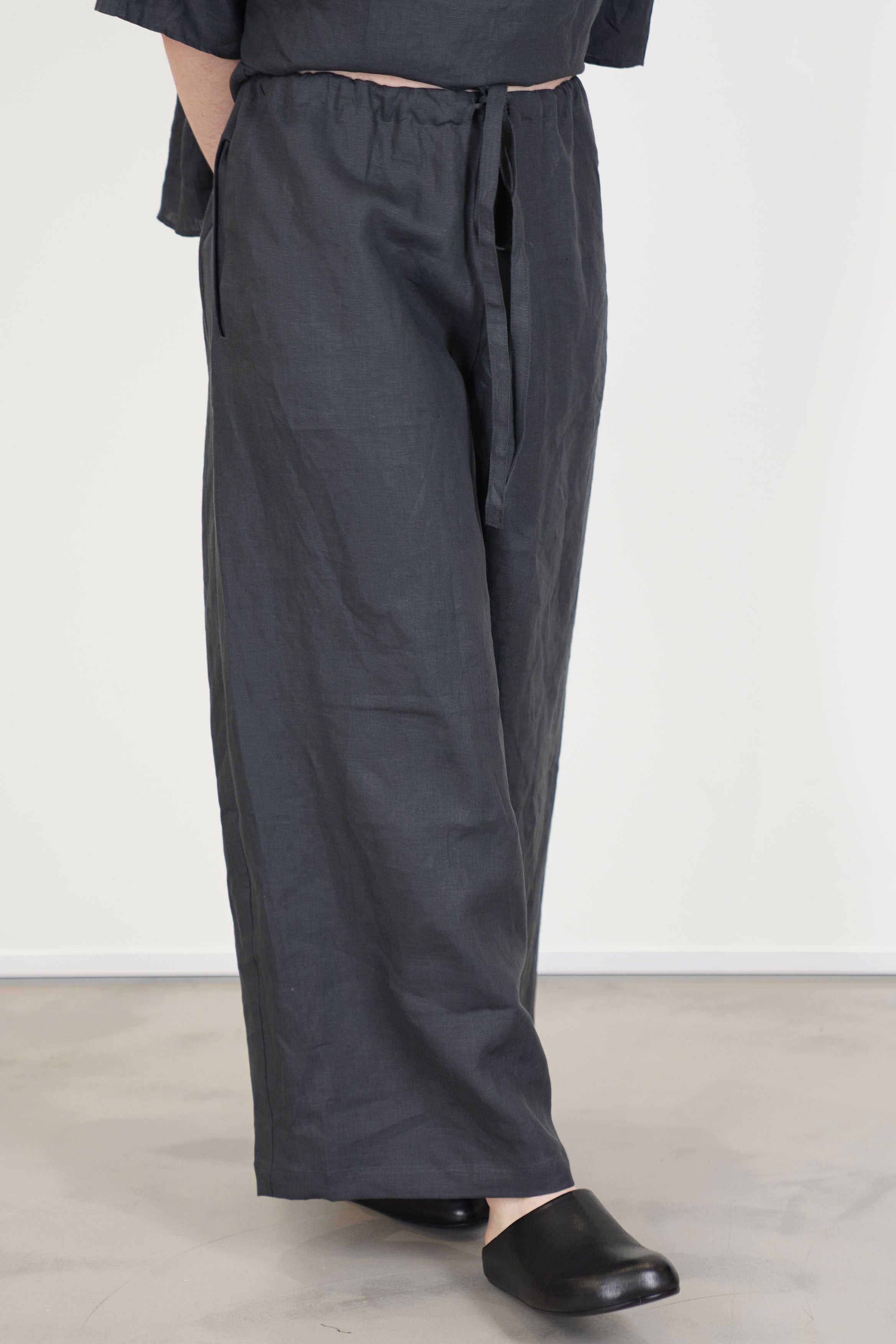 vesper pant linen charcoal