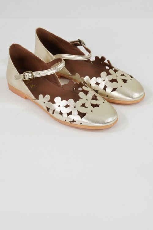 Leather Closed Shoes with Flower Details Gold by Pepe Shoes