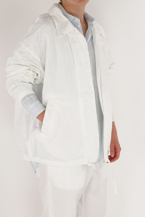 Buttonless Coach Jacket Mat White by Toujours