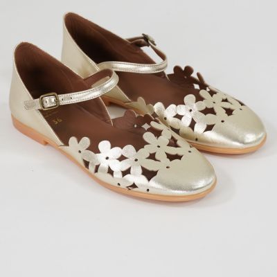 Leather Closed Ballerinas with Flower Details by Pepe Children Shoes
